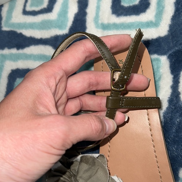 Xhilaration Flower Sandals - Picture 5 of 5